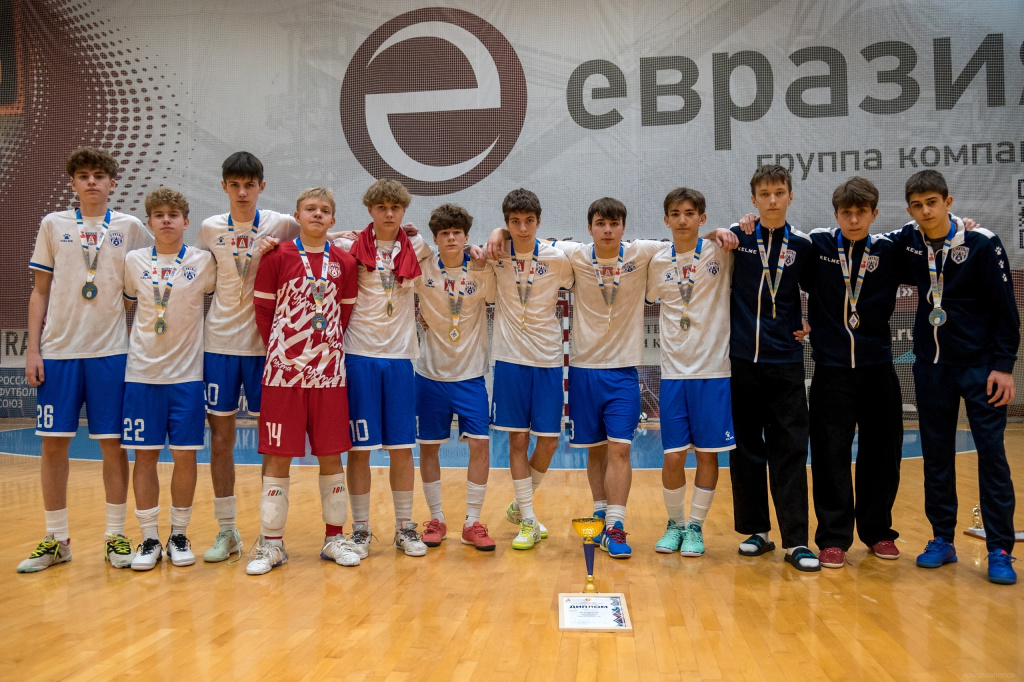 1 футболисты У17.jpg